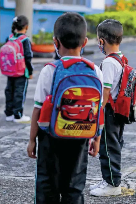  ??  ?? El regreso a clases en Medellín comenzó el pasado 12 de julio. Hasta el momento han retornado 335.131 alumnos del sector público y privado.