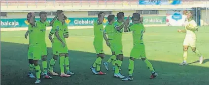  ?? FOTO: FCB ?? Alegría del Barça B tras la merecida victoria ante el Conquense, que le pone con siete puntos en la tabla