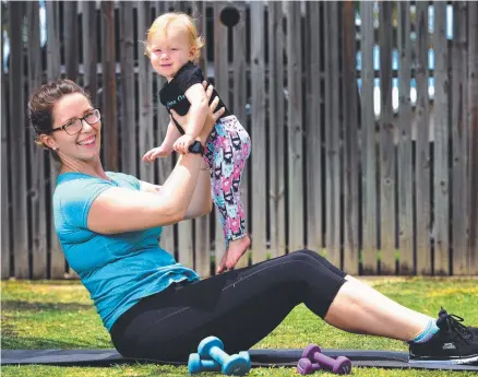  ?? Picture: ZAK SIMMONDS ?? UPLIFTING EXPERIENCE: Townsville mum Maree Devine with 13- month- old daughter Sadie.