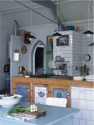  ??  ?? THIS PAGE AND OPPOSITE Block colours, such as simple white (above) or glazed bottle green (below centre), create a classic look. Add extra interest by playing with the shape and size of the tiles. Alternativ­ely, use patterns for a statement wall –...