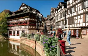  ??  ?? Le quartier de la Petite France, haut lieu du tourisme à Strasbourg.