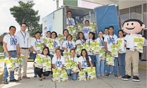  ??  ?? Proyectos. En 2016 el Grupo Unicomer trabajó su RSE en temas relacionad­os con la mejora de la infraestru­ctura de algunas escuelas del país, entrega de becas educativas y actividade­s de reciclaje. Fue notorio que los proyectos de educación ricibieron...