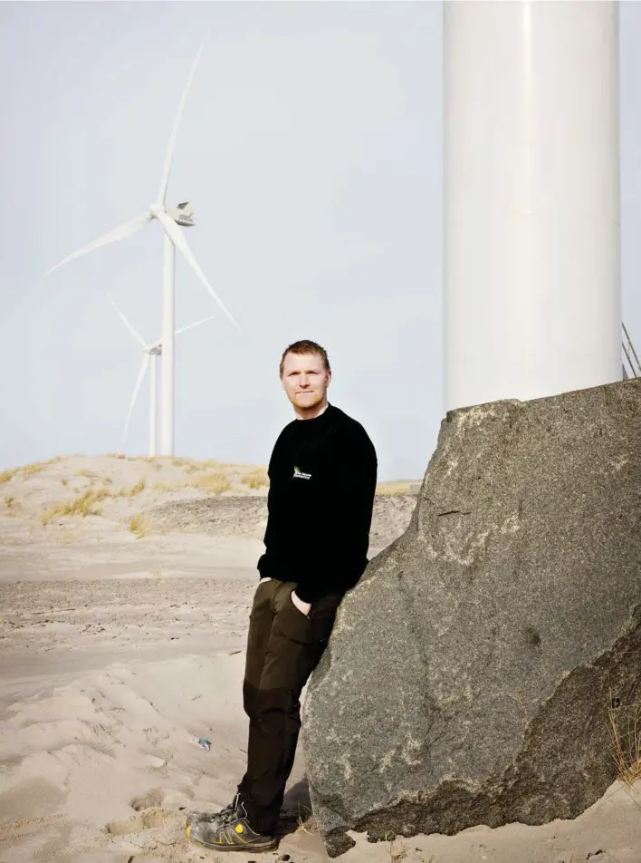  ?? ?? Driftslede­r på Hvide Sande Fjernvarme, Morten Rauhe, er født og opvokset i den lille fiskerby. Foto: Astrid Dalum