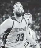  ?? RON TURENNE GETTY IMAGES ?? Marc Gasol in action against the Toronto Raptors on Nov. 30, 2016.