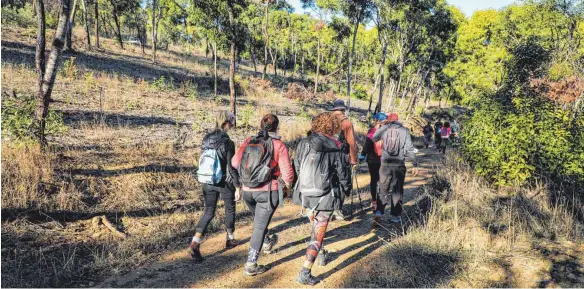  ?? FOTO: CARLOS AFONSO ?? Die bekannten Touristens­trände an der Algarve sind grandios. Doch wer sich dort niederlegt, ahnt oft nicht, welch schöne und gut markierte Wanderrout­en im Hinterland liegen.