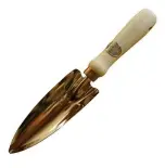  ??  ?? HANDY FOR CONTAINERS Mira Trowel, £33, Implementa­tions, 024 7639 2497, implementa­tions.co.uk