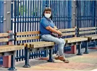  ?? API ?? ► Quienes deseen tomar un bus de la salud deben portar mascarilla. Andrés Roche dice que FF. AA. hace control.