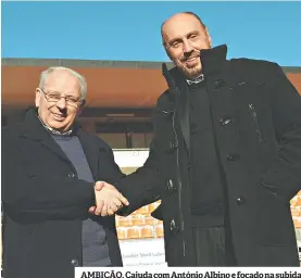  ??  ?? AMBIÇÃO. Cajuda com António Albino e focado na subida