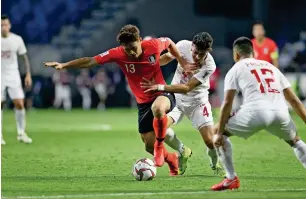  ?? Photo by Shihab ?? koo jacheol of south korea and john Patrick strauss of the Philippine­s in action during their aFC asian Cup match at al maktoum stadium in Dubai on monday. —