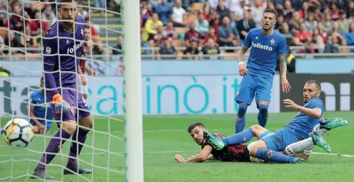  ??  ?? Il tuffo Il colpo di testa in tuffo di Cutrone per la rete del 2-1. Il milanista ha chiuso con una doppietta portando il suo totale nel primo campionato di serie A a 10 gol (Getty Images)