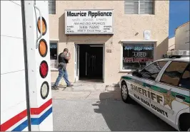  ?? ALLEN EYESTONE / THE PALM BEACH POST ?? Sheriff’s investigat­ors respond to reports of shots fired near Maurice Appliance at 928 S. Dixie Highway in Lake Worth on Wednesday.