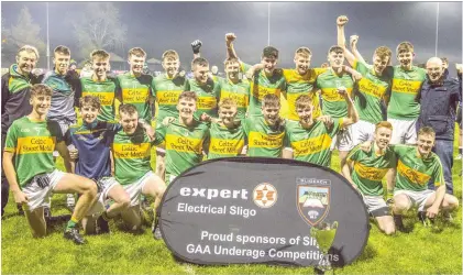  ??  ?? The Tourlestra­ne Minor team celebrate winning the Minor B final. Pics: Tom Callanan.