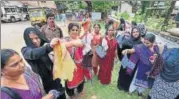  ?? HT PHOTO ?? Parents of NEET aspirants display the sleeves of their wards’ garments that were cut short before the exam on Sunday.