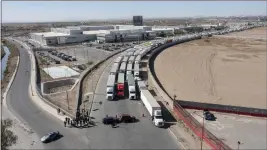  ?? OMAR ORNELAS — THE EL PASO TIMES ?? A long line of trucks is seeing stalled at the Zaragoza Internatio­nal Bridge, one of two ports of entry in Ciudad Juarez going into the U.S.