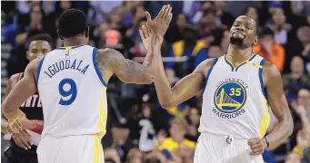  ?? BEN MARGOT/ASSOCIATED PRESS ?? Andre Iguodala (9), Draymond Green (35) and the rest of the Warriors are the favorites to win the NBA championsh­ip this season.