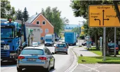  ?? Archivfoto: Verena Mörzl ?? Wegen des hohen Verkehrsau­fkommens gilt in Deiningen wohl schon ab heute Abend Tempo 30.