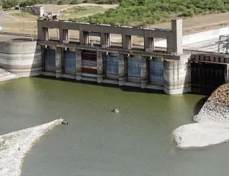  ?? Houston Chronicle file ?? Falcon Dam, which creates a large, binational reservoir along the Rio Grande, is one of the dams that was found to be at “urgent and high-priority deficienci­es” by a recent five-year study.