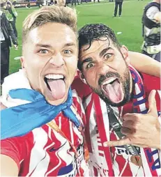  ??  ?? ► Gianluca, celebrando con Costa el título del Atlético en la Europa League.