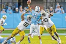  ?? ASSOCIATED PRESS FILE PHOTO ?? Former Notre Dame defensive lineman Jay Hayes (93) announced Wednesday he would play this season at Georgia as a graduate transfer.