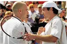  ?? FOTO: LANE/DPA ?? Es ist eine Szene, die um die Welt geht: Benjamin Becker besiegt Andre Agassi und beendet am 3. September 2006 dessen Karriere.