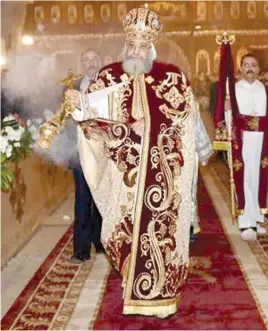  ??  ?? Le pape Tawadros célébrant la messe