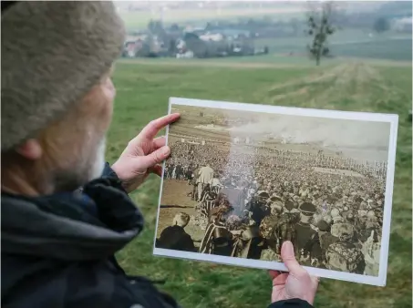  ?? Foto: dpa/Ole Spata ?? Historiker Bernhard Gelderblom entwickelt­e ein Gedenkkonz­ept für den Bückeberg – AfD, CDU und Freie Wähler wollen es nicht haben.