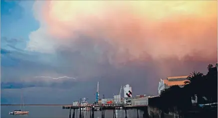  ?? Photo: LEO WOLFF ?? Spectacula­r: The sunset lit the tail end of the lightning storm in Nelson last night.
MORE PHOTOS, P2