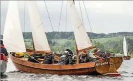  ??  ?? Bei der Landesmeis­terschaft im Kuttersege­ln schipperte die Mannschaft des Marineclub­s Gotha mit der „Reichpiets­ch“auf den vierten Platz. Foto: Sandra Reinhold