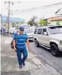  ?? EDUARDO VEGA ARGUIJO. ?? Don Raúl se tiró del bus y comenzó a trolear.