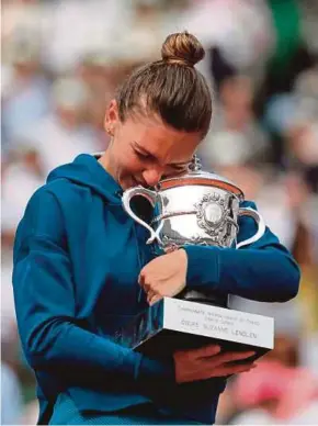  ?? AFP PIC ?? Simona Halep celebrates with her trophy after defeating Sloane Stephens in the French Open final on Saturday.