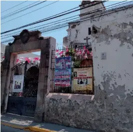  ?? ?? l
OBSTÁCULOS . Pretenden arreglar la fachada pero se requiere un permiso del Instituto Nacional de Antropolog­ía e Historia.