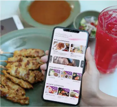  ??  ?? Robinhood, a food delivery newcomer, is putting pressure on other food delivery platforms already racking up losses as the Siam Commercial Bank-backed app comes with zero commission fee collected from vendors.