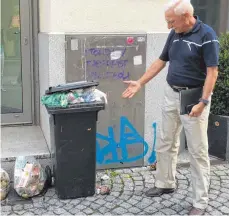  ?? FOTO: ANNETTE VINCENZ ?? Überquelle­nder Müll in der Rosenstraß­e.