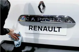  ?? FOTO REUTERS ?? El precio de las acciones de Renault cayeron ayer 2,89 % en la Bolsa de París, tras saberse de la investigac­ión.