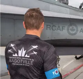  ?? ?? Les membres de l’équipe de la Base porteront les couleurs du Spectacle aérien internatio­nal de Bagotville, l’un de ses partenaire­s majeurs, tout au long du parcours de 1 000 km à travers le Québec. Ils seront aussi accompagné­s d’un véhicule aux couleurs de l’événement dont la prochaine édition se tiendra les 22 et 23 juin 2024.