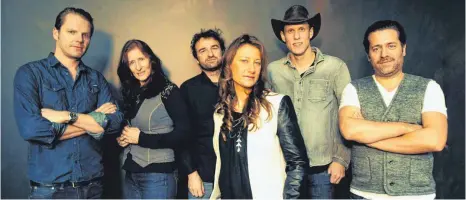  ?? FOTO: JOHN ANTHONY MCCONKEY ?? Mit der Schweizer Musikgrupp­e Suzie Candell und the Screwdrive­rs geht es am 11. Januar los.