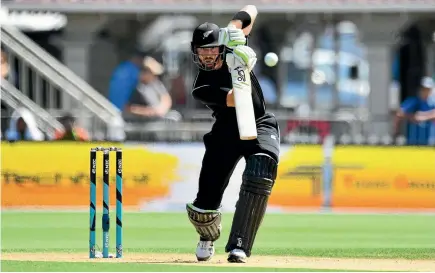  ?? PHOTOSPORT ?? New Zealand opener Martin Guptill en route to his 13th one-day internatio­nal century, against Pakistan in Wellington yesterday.