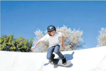  ?? SYMBOLFOTO: VIA WWW.IMAGO-IMAGES.DE ?? Eine Bowl ermöglicht es Skateboard-Fahrern, aber auch Scootern und BMX-Fahrern verschiede­ne Tricks auszuführe­n.