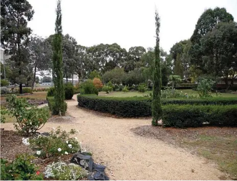  ?? PHOTOS: MIKE WELLS ?? STUNNING: Part of the expansive garden at the Dr EAF McDonald Nursing Home in Oakey.