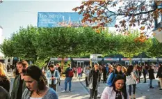  ?? Foto: Bernd Hohlen ?? Für über 20 000 Studenten an der Universitä­t Augsburg beginnen die Vorlesunge­n im Winterseme­ster.