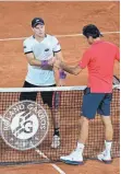  ?? FOTO: AFP ?? Abschied von Dominik Koepfer (li.) und von Paris: Roger Federer.