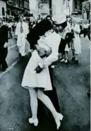  ?? ASSOCIATED PRESS ?? The famous photograph was taken on August 14, 1945, as people spilled out into Times Square to celebrate the end of World War II.