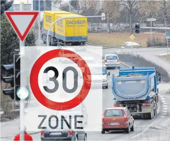  ?? FOTO: ARCHIV/WARNACK ?? Tempo 30 auf der Ziegelhütt­enstraße: Wenn es nach der Stadt geht, soll die Reduzierun­g kommen. Aber noch stehen Gespräche mit dem Land an.