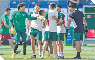  ?? ?? Los jugadores mexicanos se vieron relajados y bromistas en la práctica matutina de ayer.