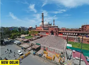  ?? — PTI ?? NEW DELHI
Jama Masjid in New Delhi wears a deserted look during Friday prayers in the wake of coronaviru­s pandemic.