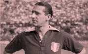  ?? FARABOLA ?? Luglio 1946 Guglielmo Gabetto, centravant­i del Grande Torino che nel luglio 1946 battè la Juve e si aggiudicò lo scudetto. Decisiva proprio una rete di Gabetto