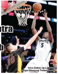  ??  ?? Ivica Zubac ng Lakers at Gorgui Dieng ng Timberwolv­es