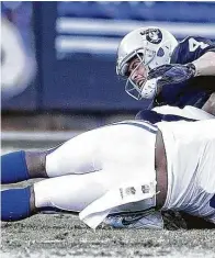  ?? M ?? Raiders quarterbac­k Derek Carr grimaces after being sacked during the fourth quarter of Saturday’s game. Carr suffered leg as a result of the play and is out indefinite­ly.