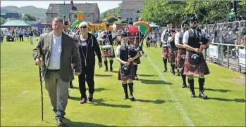  ??  ?? Chieftain David ‘Jocky’ Martin and committee member Linda Robb lead Mull and Iona Pipe Band into Mossfield Park. Right, Ollie Maitland’s focus was on winning the sweeties at the end of the potato and spoon race.