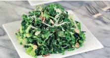  ??  ?? Study participan­ts who ate an average of 1.3 servings of leafy greens a day experience­d a decline in test performanc­e about half as steep as that of participan­ts whose daily consumptio­n was near-zero.